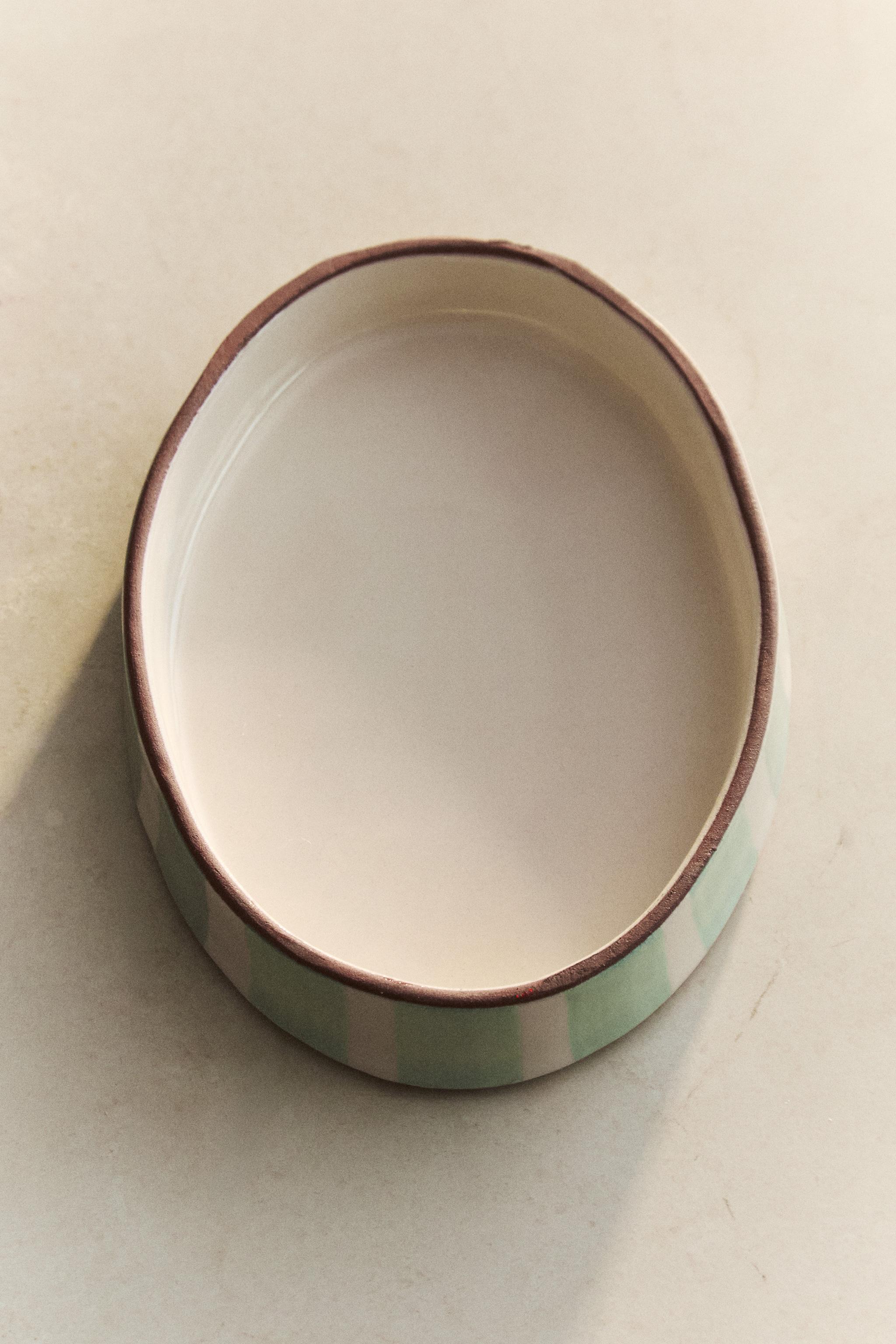 STRIPED CERAMIC BATHROOM SOAP DISH
